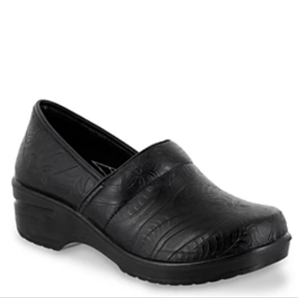 Easy Works by Easy Street Lyndee Embossed Slip-on Black -8 WW